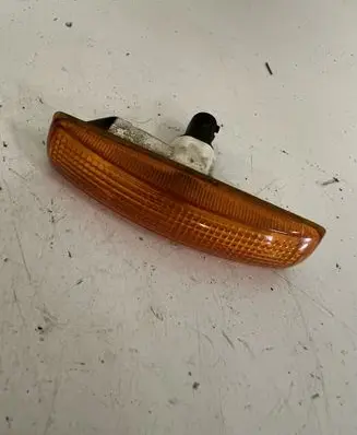 Land Rover Discovery 3 - LR3 Front fender indicator light XGB000072