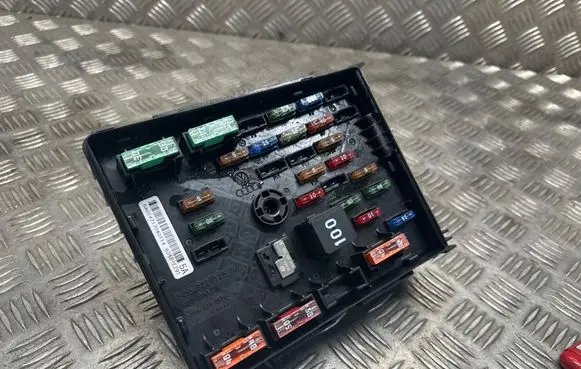 Volkswagen Tiguan Fuse module 3C0937125A 63595743