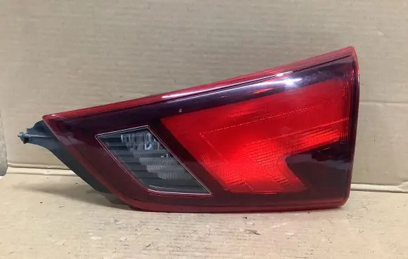 Nissan Rogue Tailgate rear/tail lights 22623756