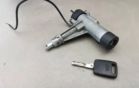 Audi A6 S6 C4 4A Ignition lock 4A0905851E