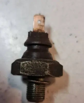 Volkswagen Transporter - Caravelle T4 Oil pressure sensor 056919081C