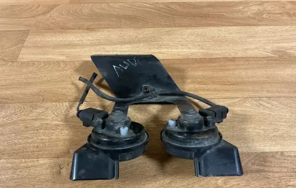Audi A6 S6 C6 4F Horn signal 4F0951221