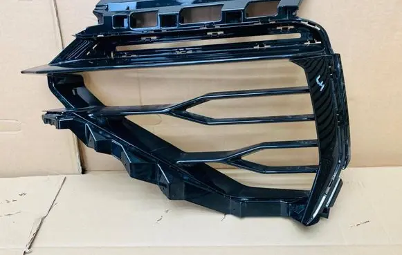 Lamborghini Urus Front bumper lower grill 4ML807681D