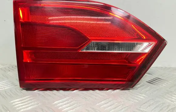 Volkswagen Jetta VI Tailgate rear/tail lights 5C6945259