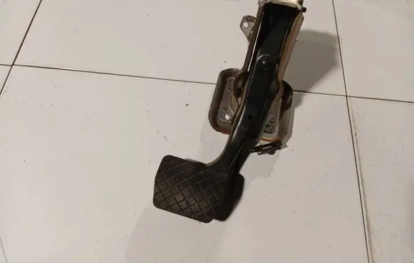 Volkswagen PASSAT B6 Brake pedal 1K1723057AL
