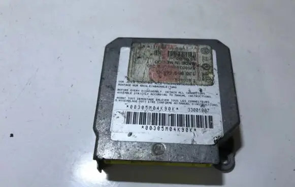 Volkswagen Golf IV Airbag control unit/module 33001007 00305m04k90k
