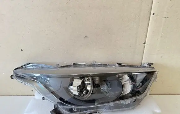 Toyota Yaris XP210 Headlight/headlamp