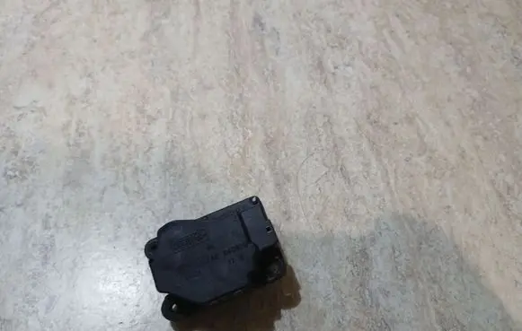 Volvo V50 Air flap motor/actuator 4N5H19E616