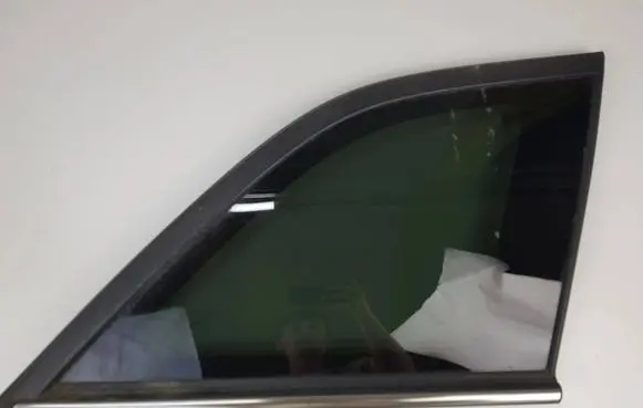 Chrysler Pacifica Rear vent window glass AS303 DOT22 GGM934