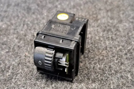 Headlight level height control switch