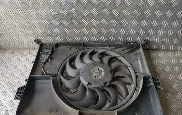 Volvo XC70 Electric radiator cooling fan 30741238 3135103922 3137229022