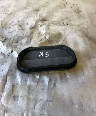 Audi A4 S4 B9 Quarter panel pressure vent 6r0819465b