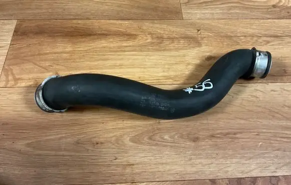 Mercedes-Benz E W212 Engine coolant pipe/hose A2045011582