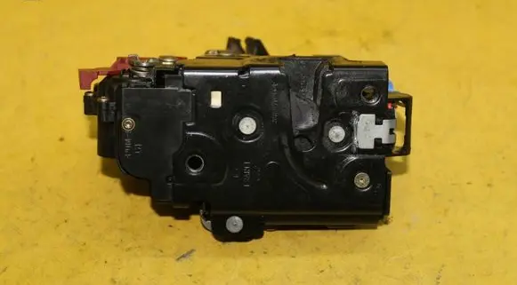 Volkswagen Phaeton Front door lock 3D18377015