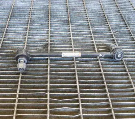 Tesla Model 3 Front anti-roll bar/stabilizer link 104439100D