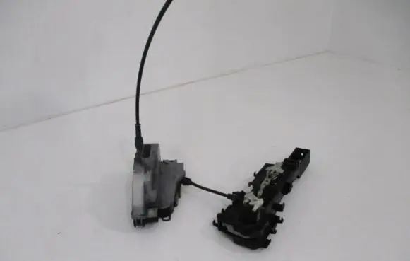 Renault Megane II Front door lock 027781