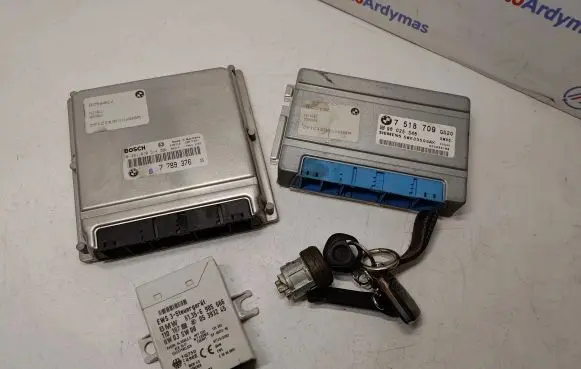 BMW 5 E39 Engine ECU kit and lock set 7789376 13617789376 0281010314