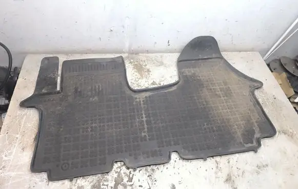 Opel Vivaro Front floor mat 201916