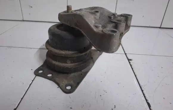 Skoda Roomster (5J) Engine mount bracket 6Q0199185AA