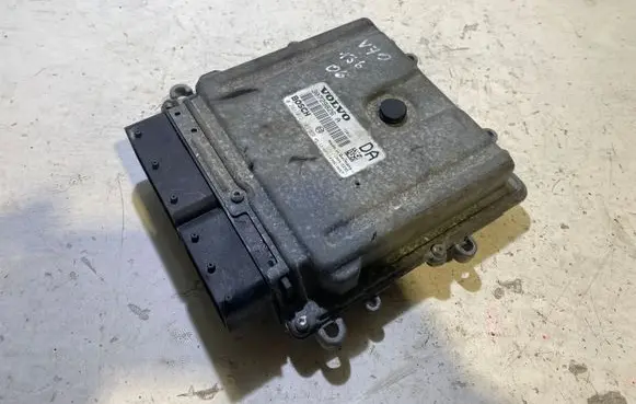 Volvo V70 Engine control unit/module 30729826A 0281012103