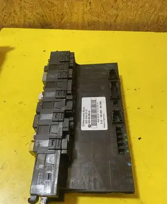 Mercedes-Benz C W203 Fuse module 2035453701