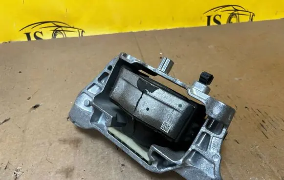 Ford Kuga III Engine mount vacuum valve LX616F012DB