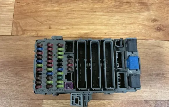 Honda Civic Fuse module 52535LE 5LEHHXJ