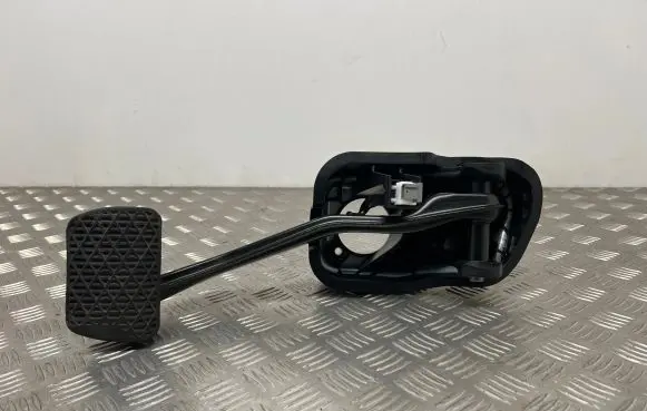 Mercedes-Benz E W213 Brake pedal A2052920007 5188