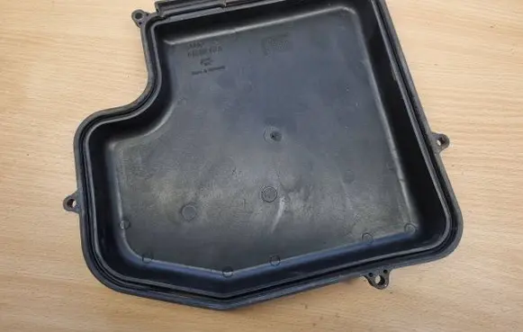 Volkswagen PASSAT B5 Fuse box cover 8D1907613A