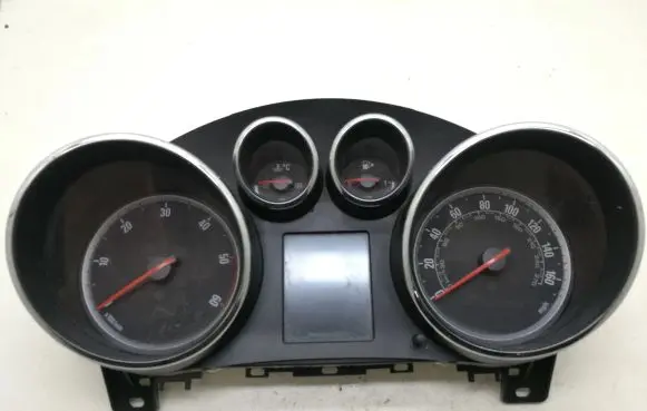 Opel Zafira C Speedometer (instrument cluster) 13374896