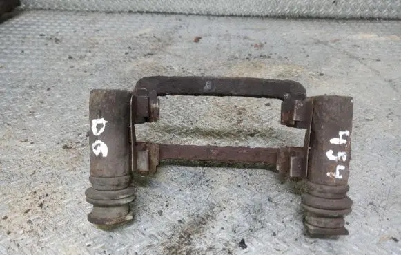Toyota Corolla E120 E130 Brake caliper pad carrier rear 