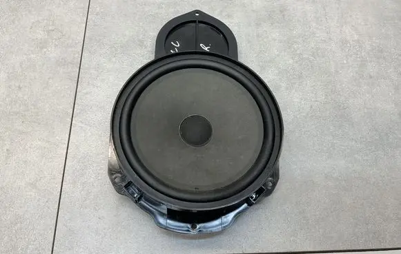 Volkswagen PASSAT CC Front door speaker 3C8035454