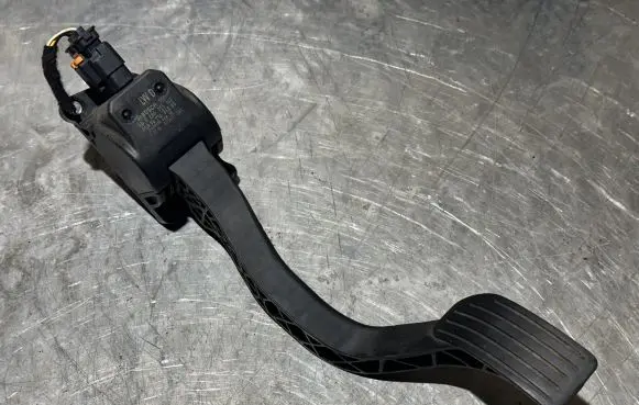 Citroen C4 II Accelerator throttle pedal 9671434080