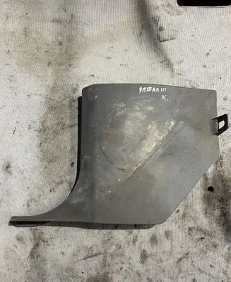 Foot area side trim