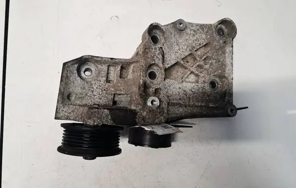 Opel Insignia A Engine mounting bracket 55582510