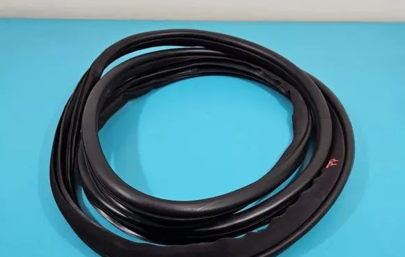 Front door rubber seal