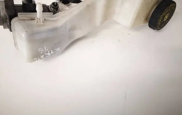 Nissan Qashqai Brake fluid reservoir 0204796652