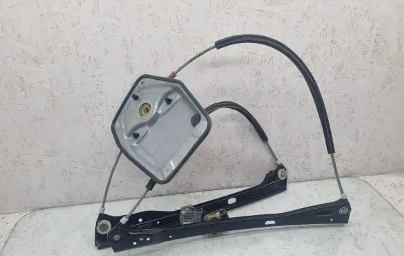Volkswagen Golf V Front door electric window regulator 038074024