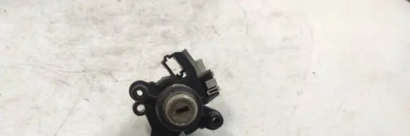 BMW 5 E60 E61 Tailgate exterior lock 8241088
