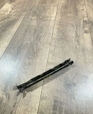 Front bumper mounting bracket