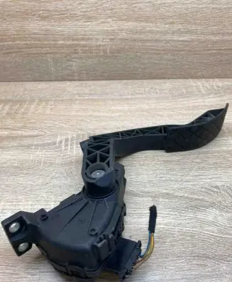Volkswagen PASSAT B5.5 Accelerator throttle pedal 8D1721523J 6PV008376 WithPlug