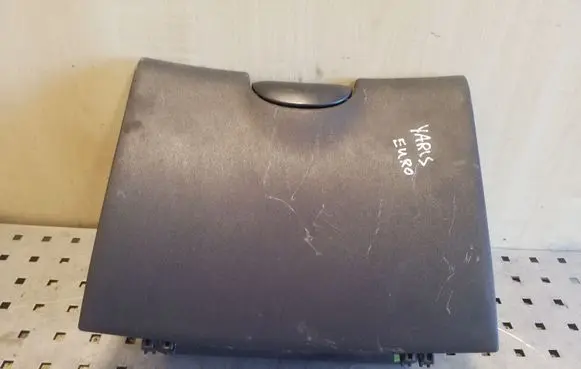 Toyota Yaris Glove box