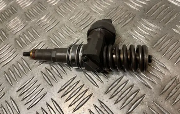 Volkswagen PASSAT B6 Fuel injector 038130073BN 0414720313