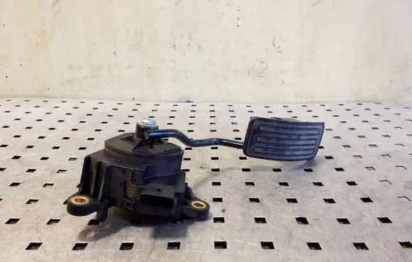 Nissan X-Trail T31 Accelerator throttle pedal 18002JG00A