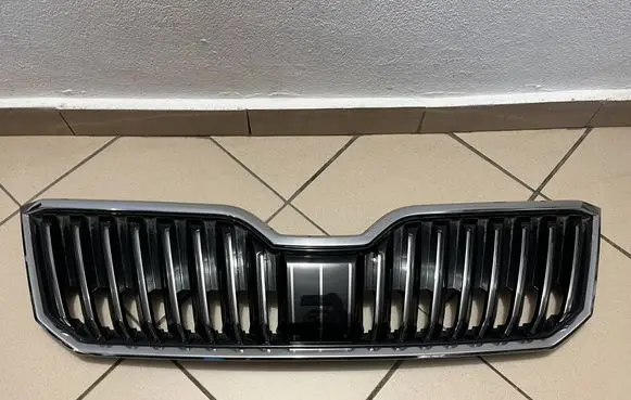 Skoda Superb B8 (3V) Front bumper upper radiator grill 3V0853653B