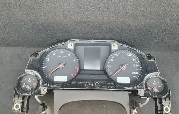 Audi A8 S8 D3 4E Speedometer (instrument cluster) 4E0920900T 4E0910900T