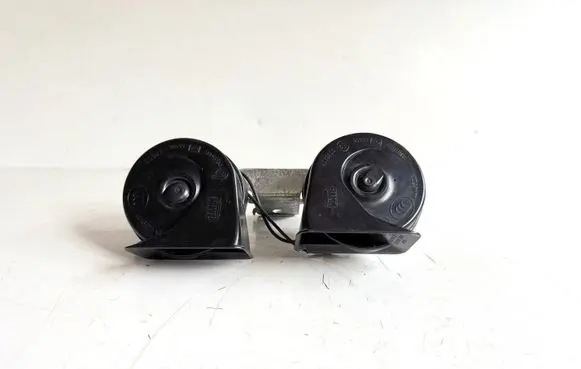 Mercedes-Benz C W205 Horn signal A046522