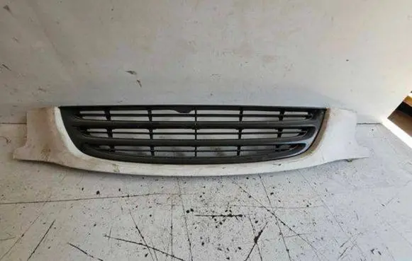 Toyota Avensis T220 Front bumper upper radiator grill 5311105030