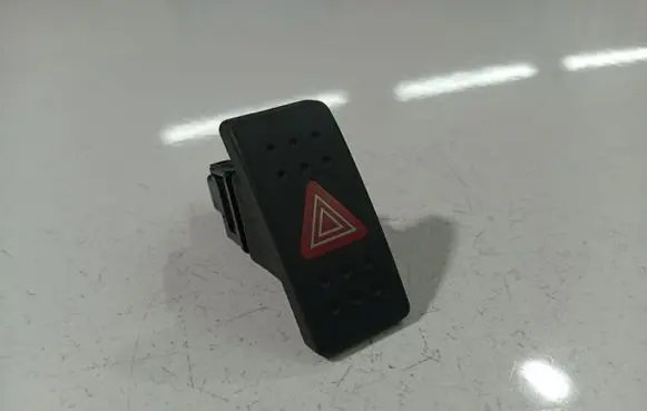 Fiat Sedici Hazard light switch 06019