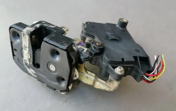 Mazda 323 Front door lock